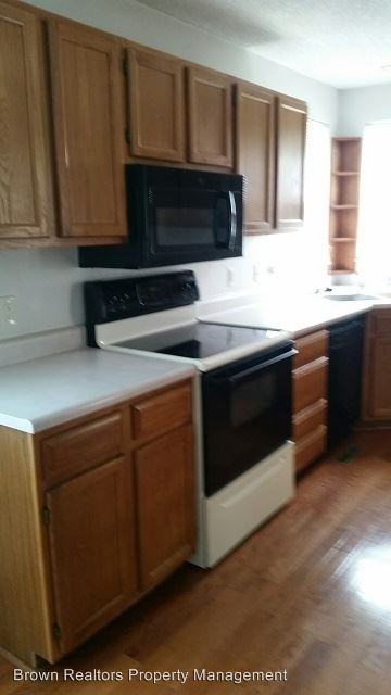 930 Thornbury Pl - Photo 2 of 5