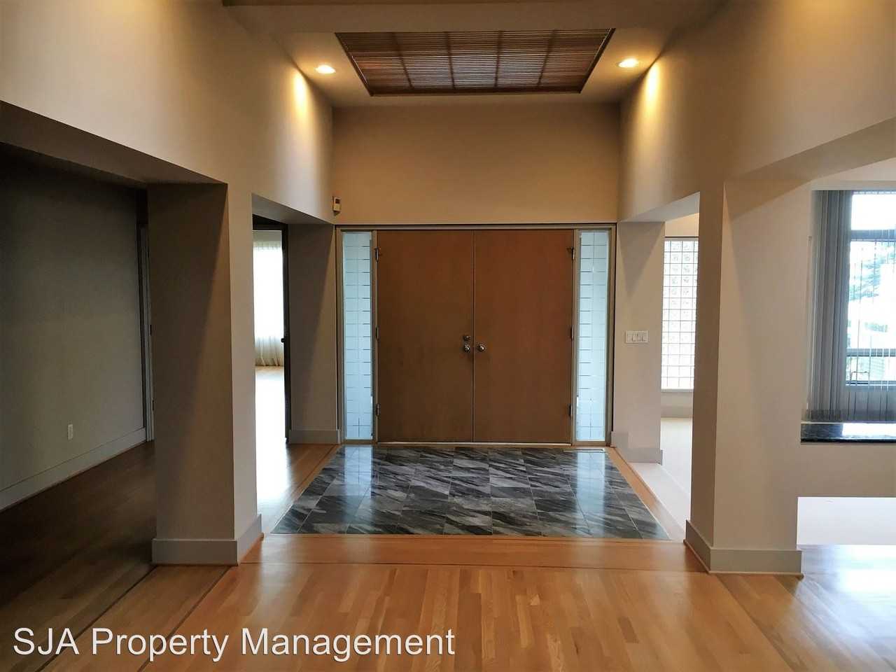 8814 NE 2nd Pl - Photo 3 of 34