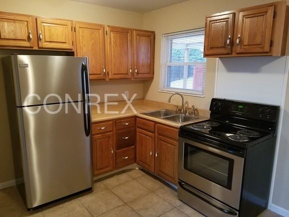 160 Maple Dr - Photo 2 of 12