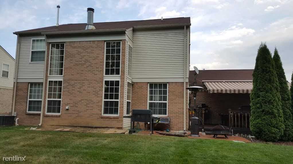 15516 Pebblebrook Dr - Photo 2 of 10