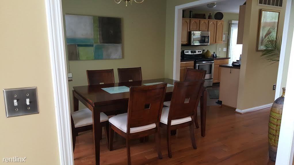 15516 Pebblebrook Dr - Photo 3 of 10