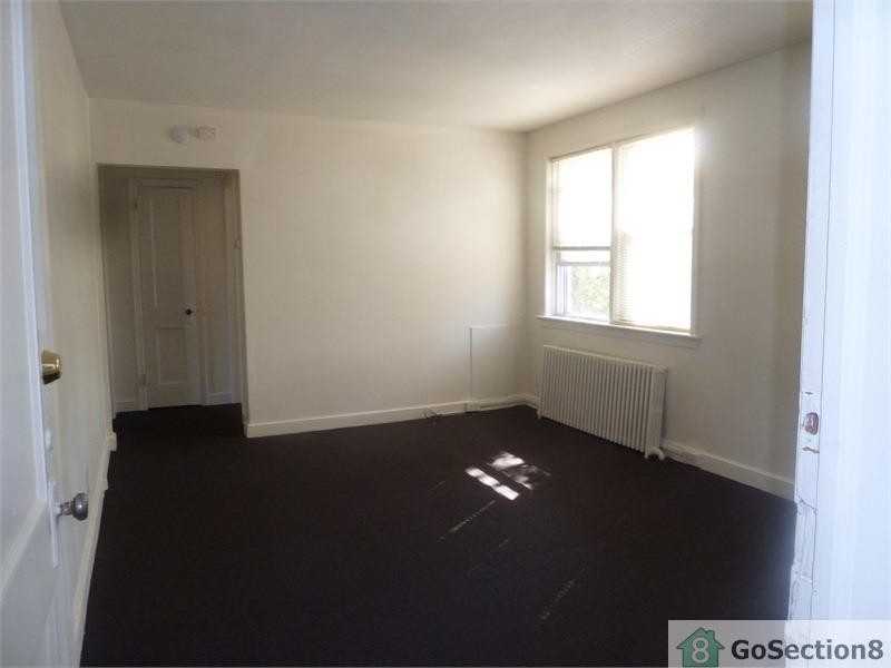 1910 44th St - Photo 2 of 4