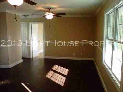 5767 New London Rd - Photo 3 of 14