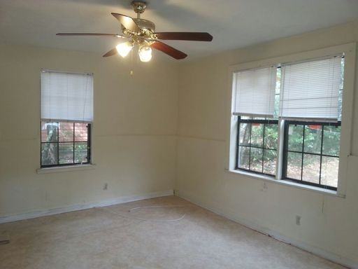 630 Dent St - Photo 3 of 5