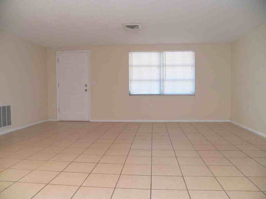 4846 Elmwood St - Photo 3 of 13