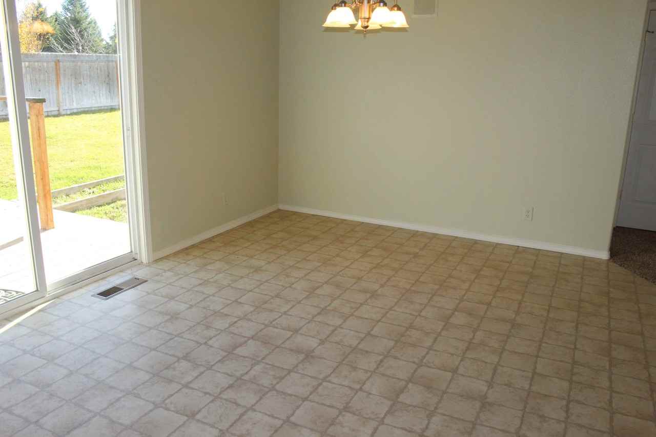 1352 Winter Ln - Photo 3 of 7