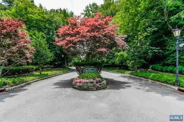 2 Windsor Ct - Photo 2 of 19