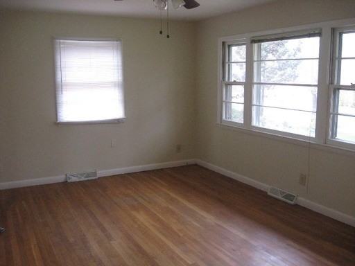 2513 Emerald Dr - Photo 2 of 13