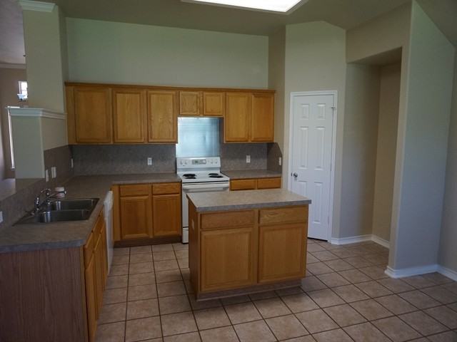 1118 La Mirada St - Photo 3 of 7