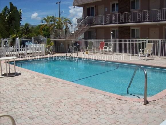 1727 Lee St #12 - Photo 2 of 8