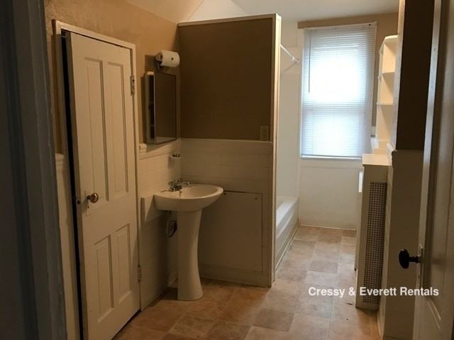 913 S Washington St - Photo 2 of 9