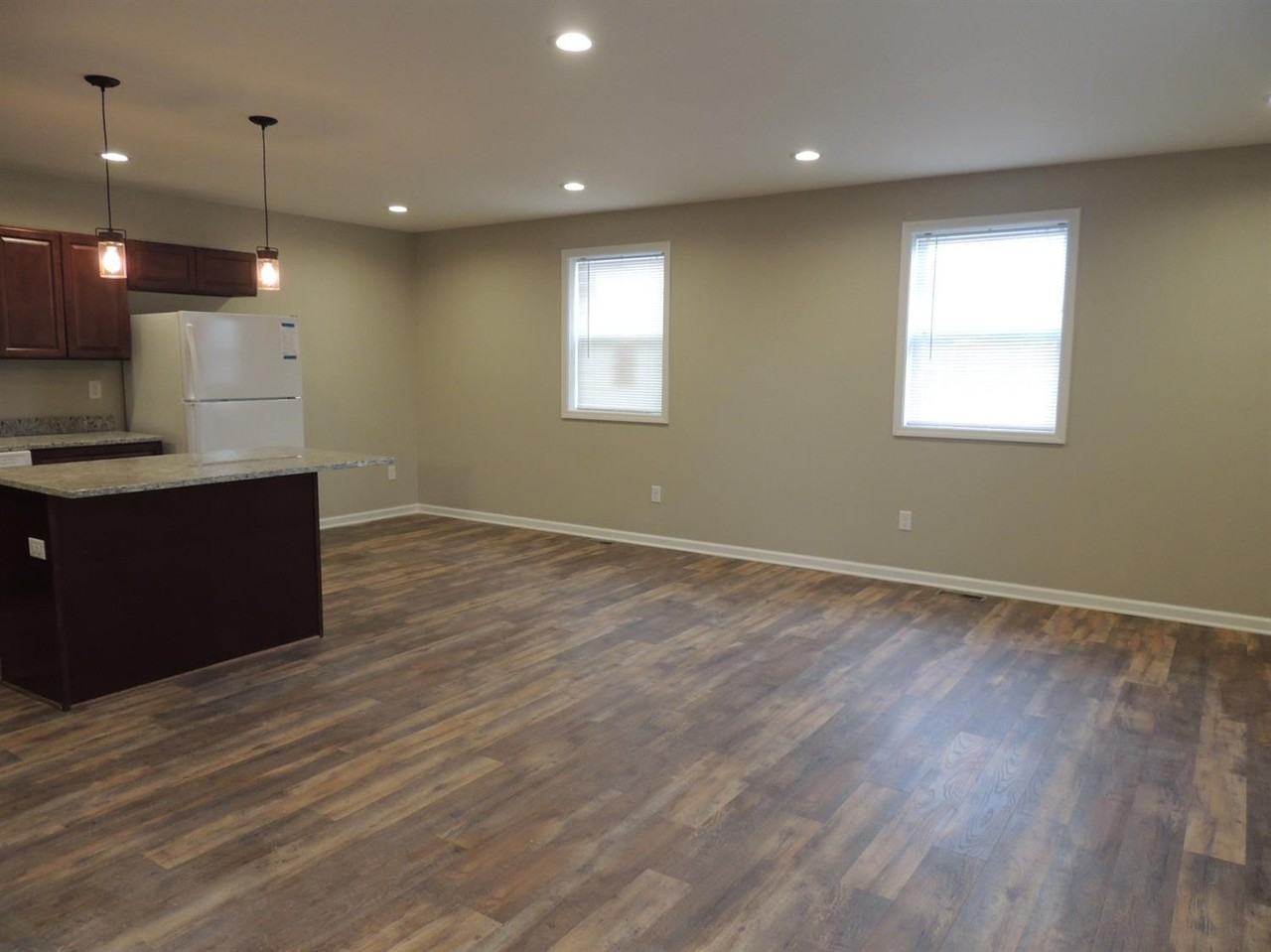 570 Wabash St - Photo 3 of 15