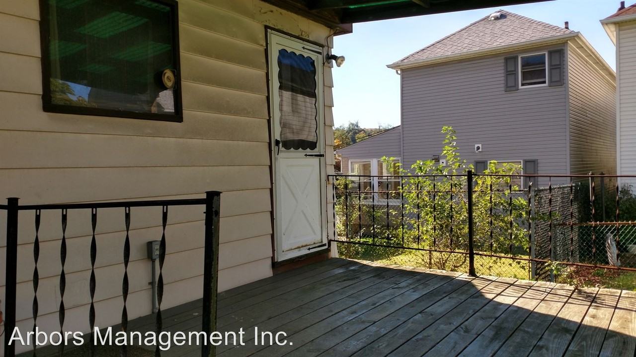 608 8th St - Photo 2 of 13