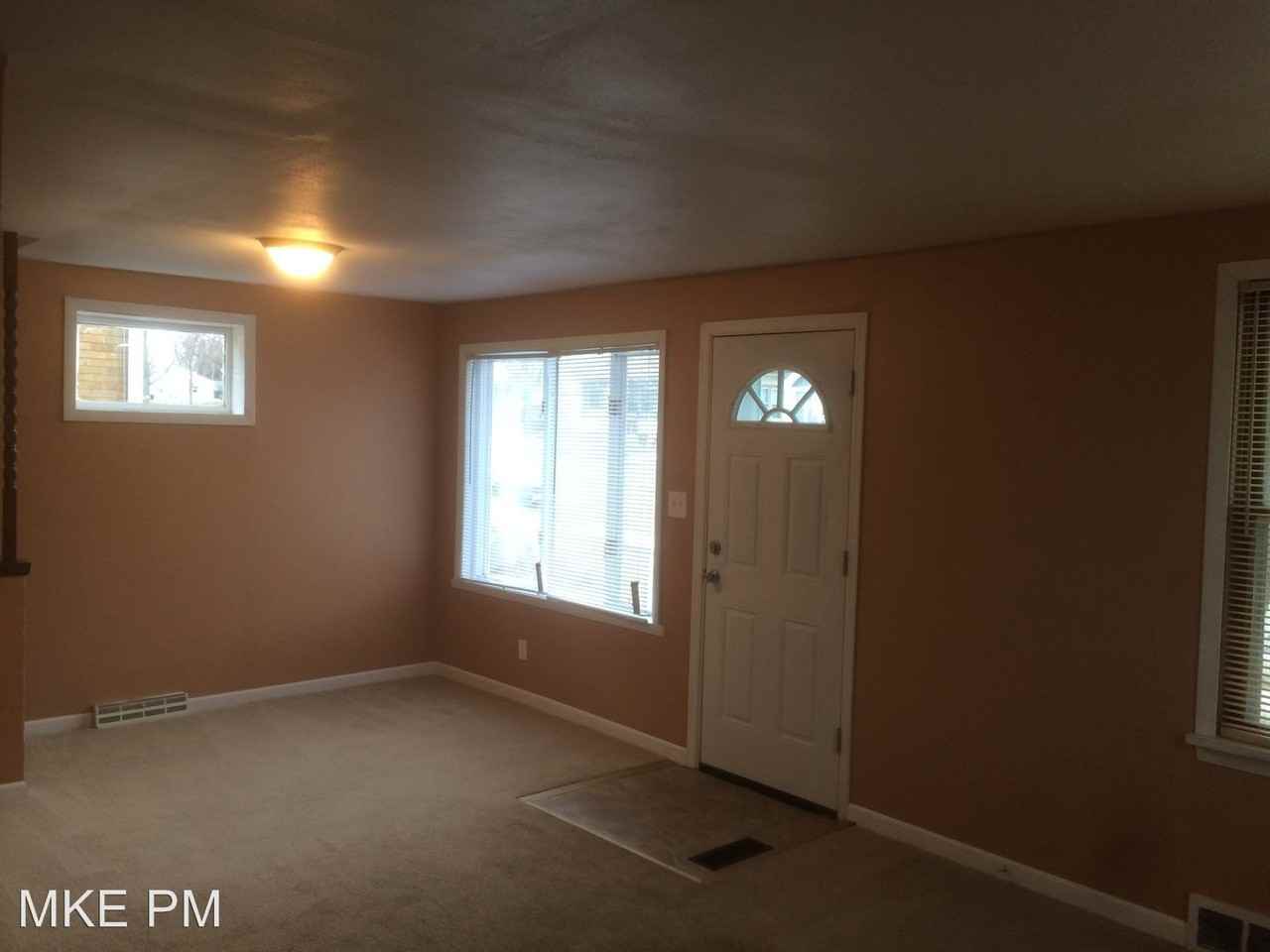 2528 S 69th St - Photo 3 of 11