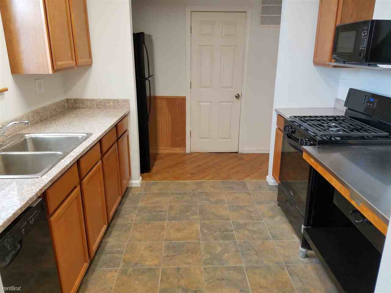 304 N Craig St - Photo 3 of 12