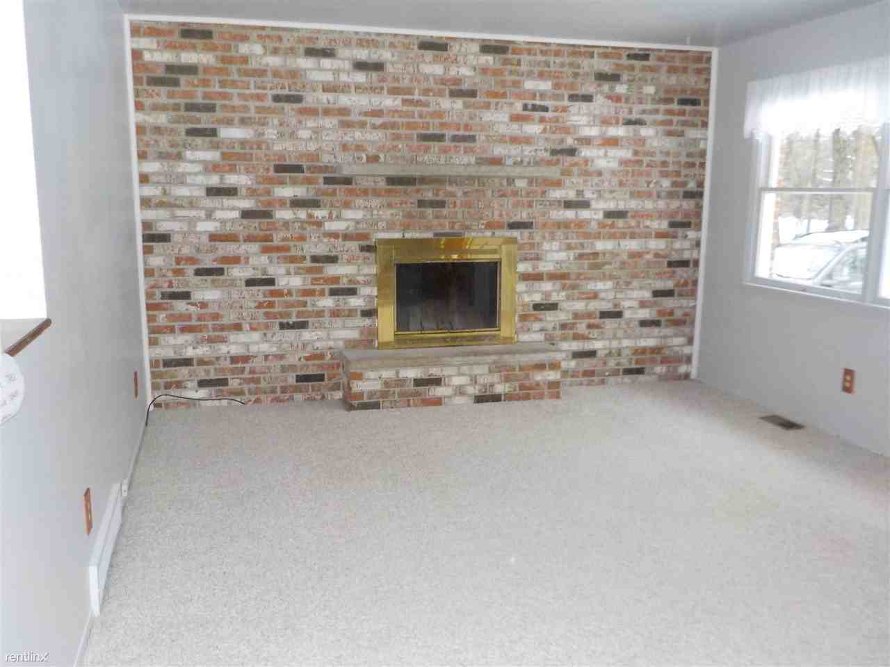 2400 E Farrand Rd - Photo 2 of 11