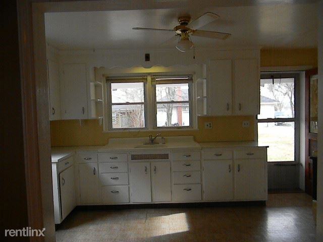 314-300 Main St - Photo 3 of 10