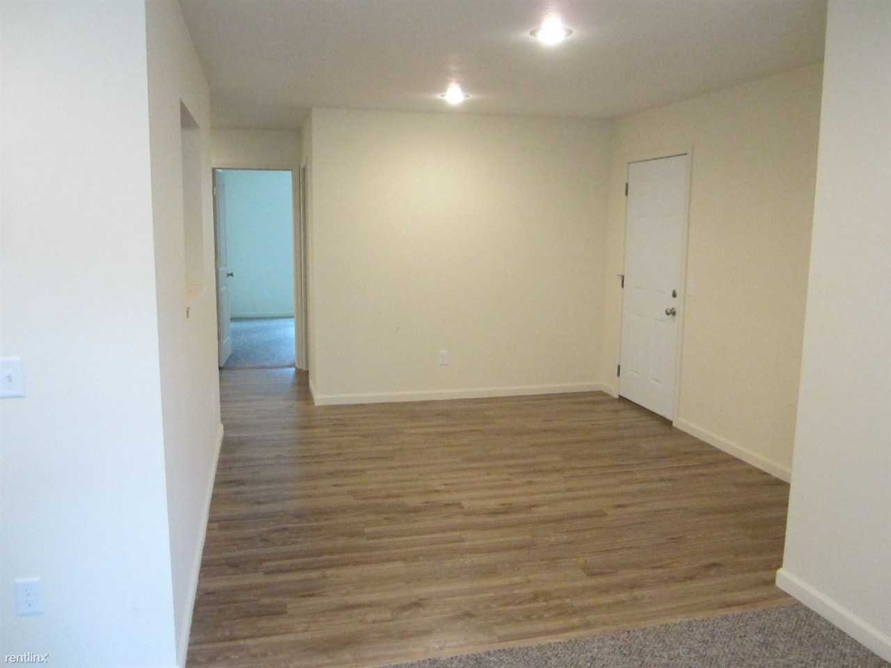 1209 Kimbark Ave - Photo 3 of 12