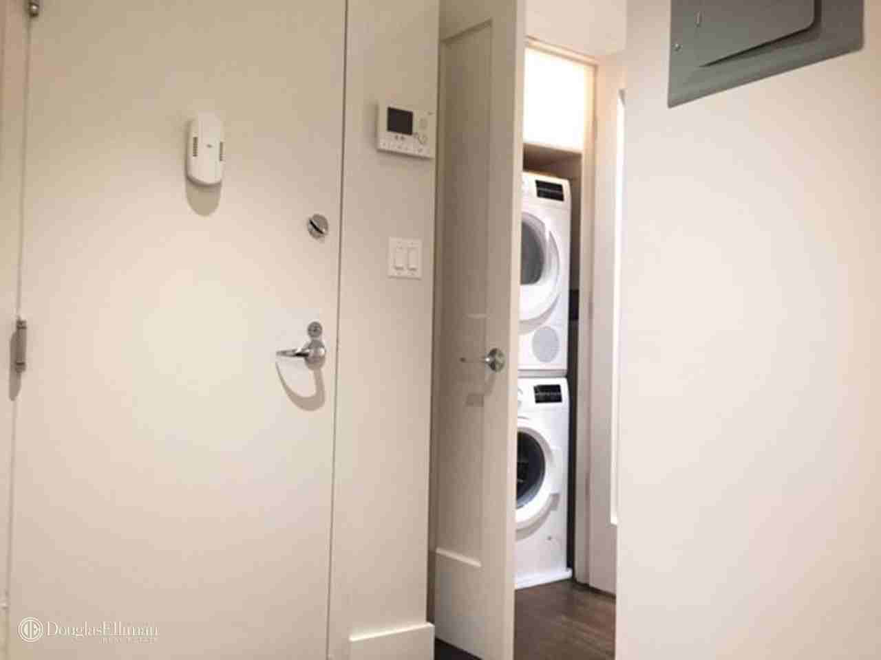 Columbus Avenue & W 68th #4RS