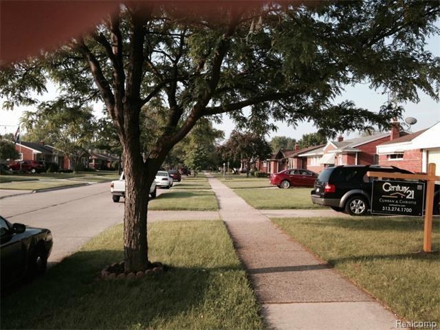 15470 Windermere St - Photo 2 of 4