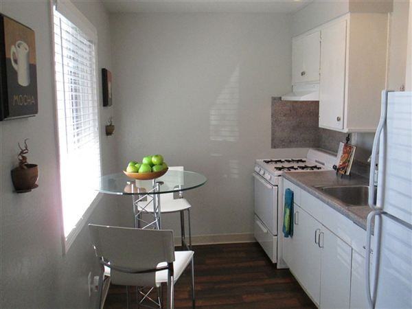 1881 Baker Street - Photo 2 of 7