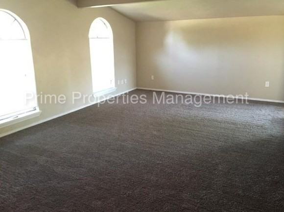 4008 Dogwood Ln - Photo 2 of 10
