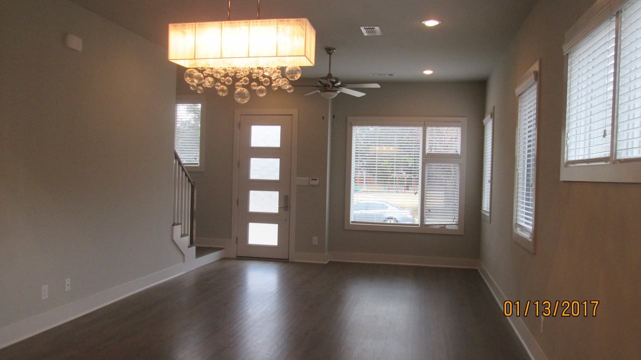 326 Wimberly St - Photo 2 of 17