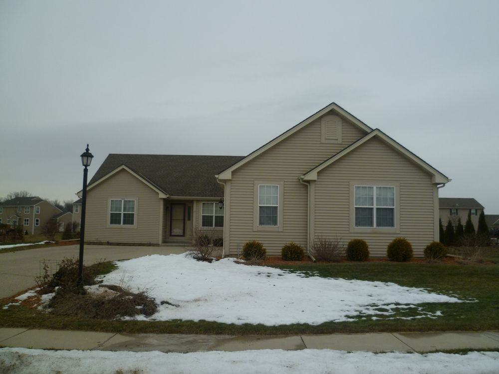 1422 Mamerow Ln W - Photo 2 of 15