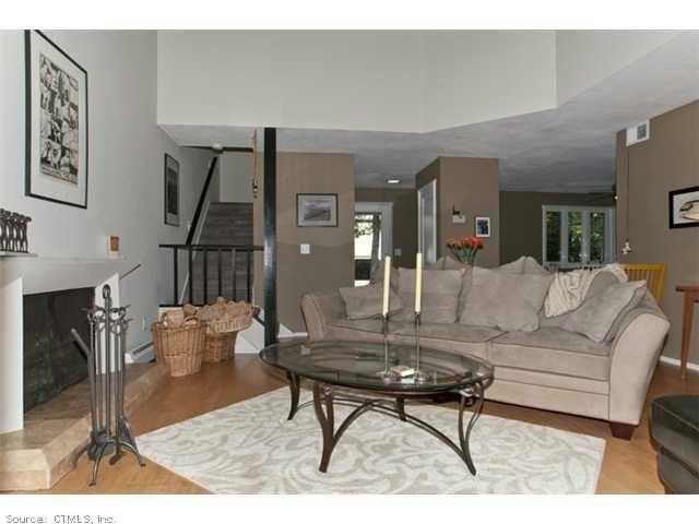 6 Lyle Ct - Photo 3 of 12