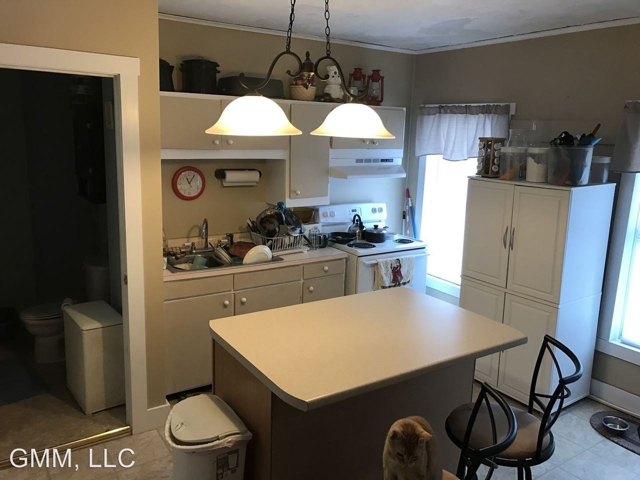 208 Bridge St - Photo 3 of 11