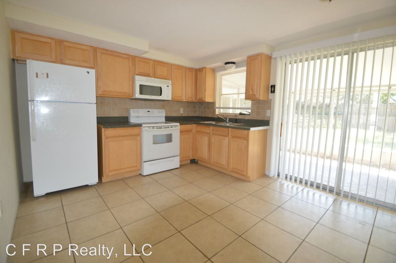 4920 Phoenix Ave - Photo 2 of 12