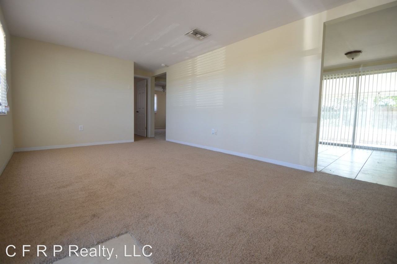 4920 Phoenix Ave - Photo 3 of 12