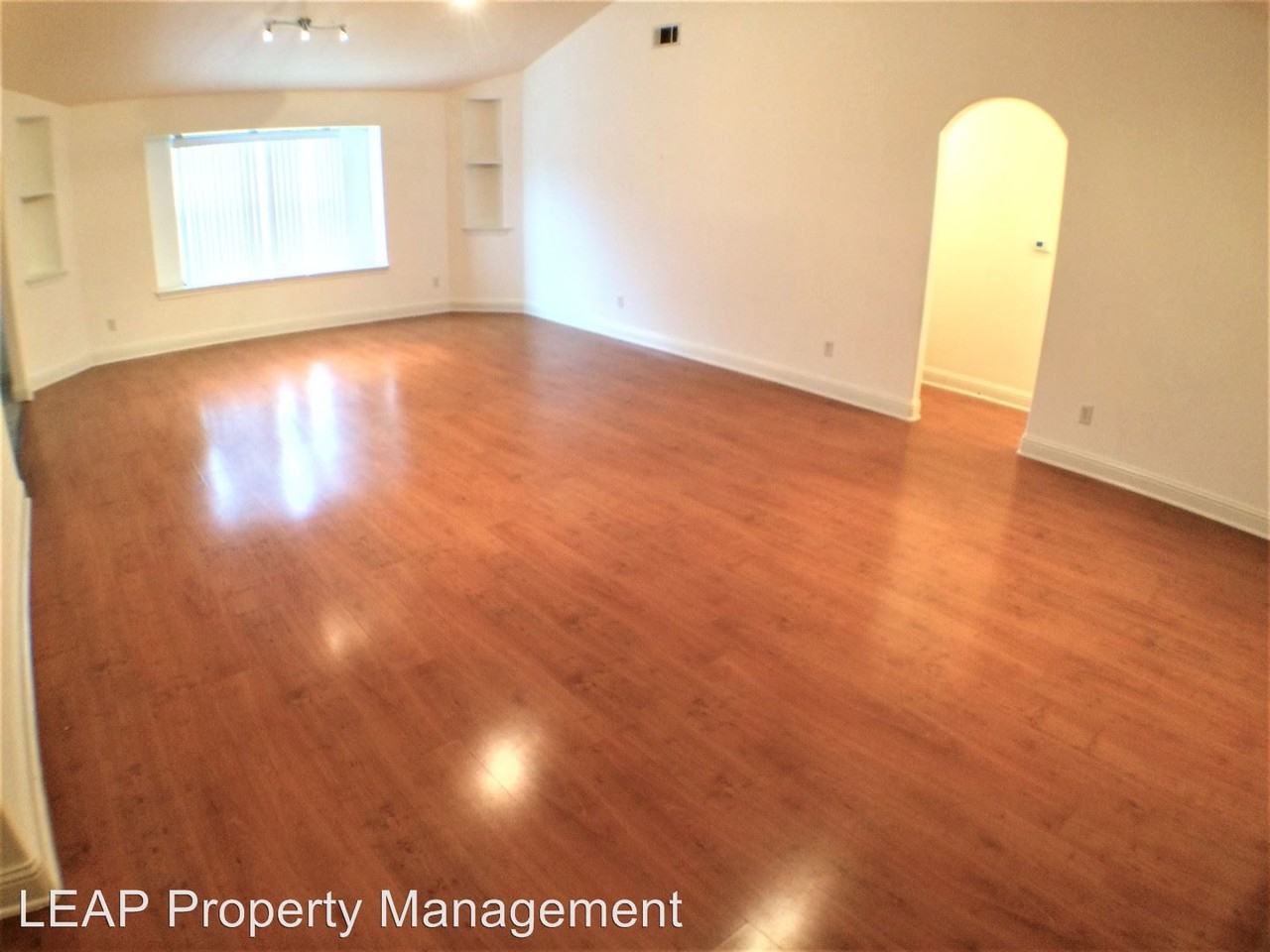 1106 Weathered St - Photo 2 of 20