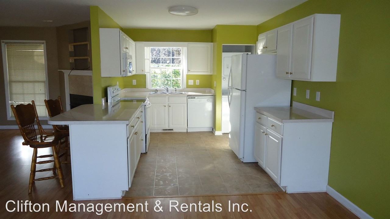 320 Country Club Ln - Photo 2 of 8