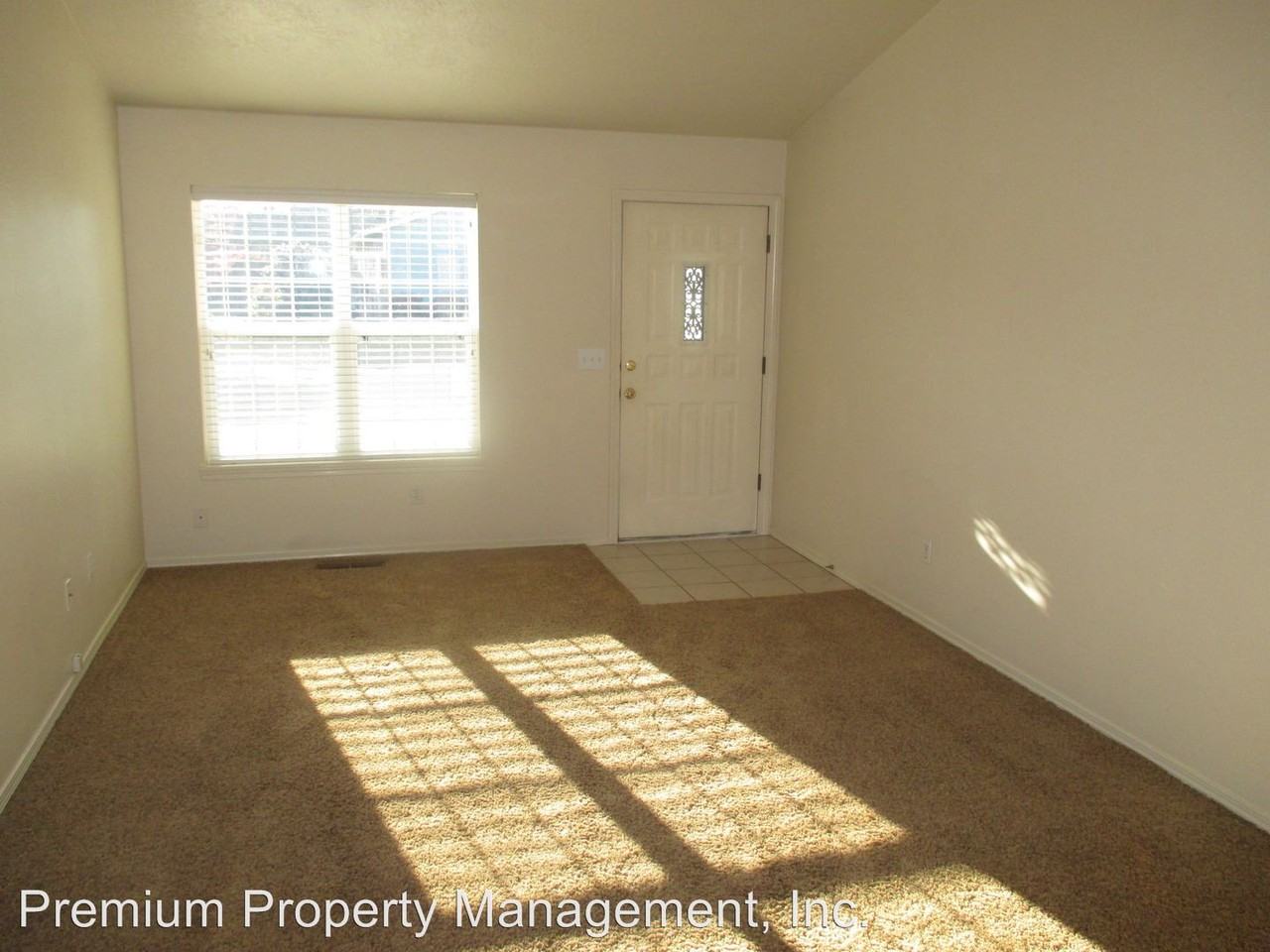 6996-6998 Ridgetop Dr NE - Photo 3 of 12