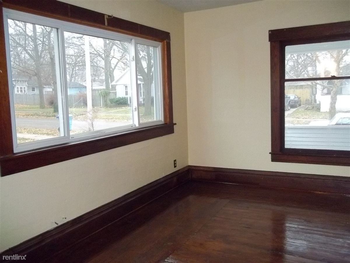 1023 Bement St - Photo 2 of 9