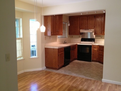 846 Holly Way - Photo 3 of 10