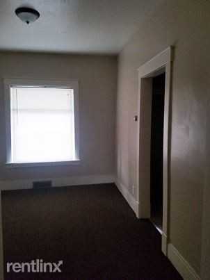 493 18th St - Photo 3 of 5