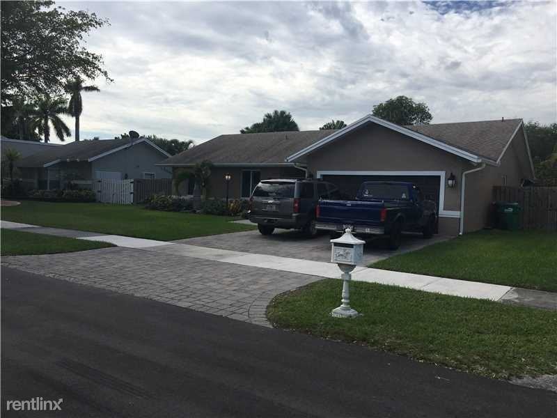 11212 SW 129th Ct - Photo 2 of 10