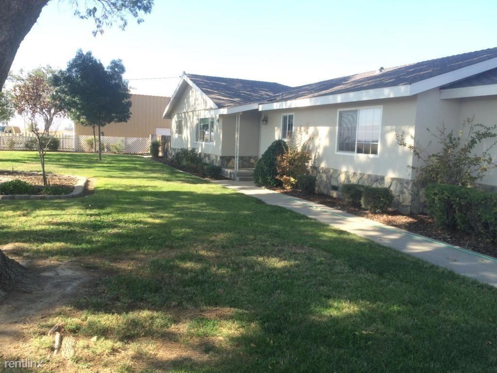 3590 W Harlan Ave - Photo 2 of 10