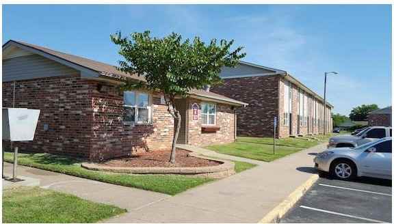 Riverbank Plaza Apartments - Photo 3 of 8