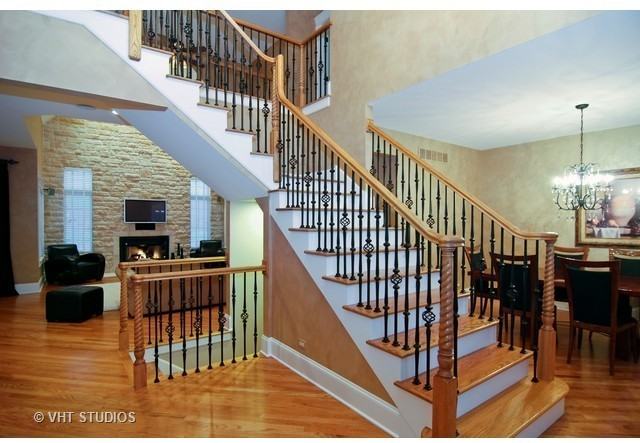 1064 Cherry Ln - Photo 2 of 13