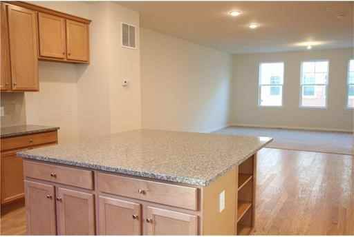 101 5 Fleet Street - Photo 3 of 23
