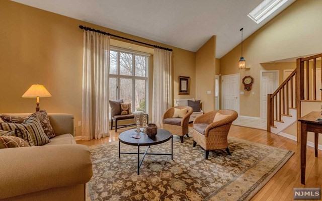 211 Owatonna St - Photo 2 of 25