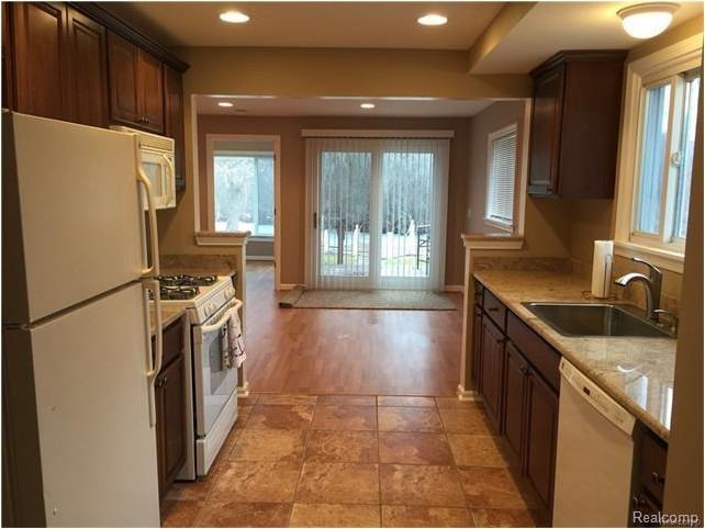 1185 Fairview St - Photo 2 of 23