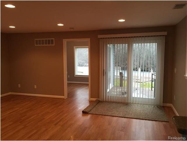 1185 Fairview St - Photo 3 of 23