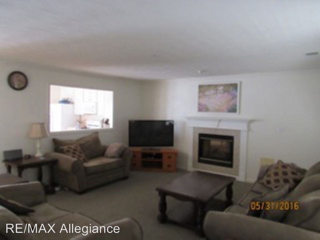 709 Colton Ct - Photo 3 of 30