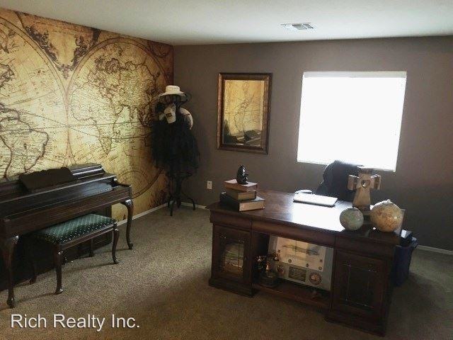 725 S Courts Redford Dr - Photo 3 of 6