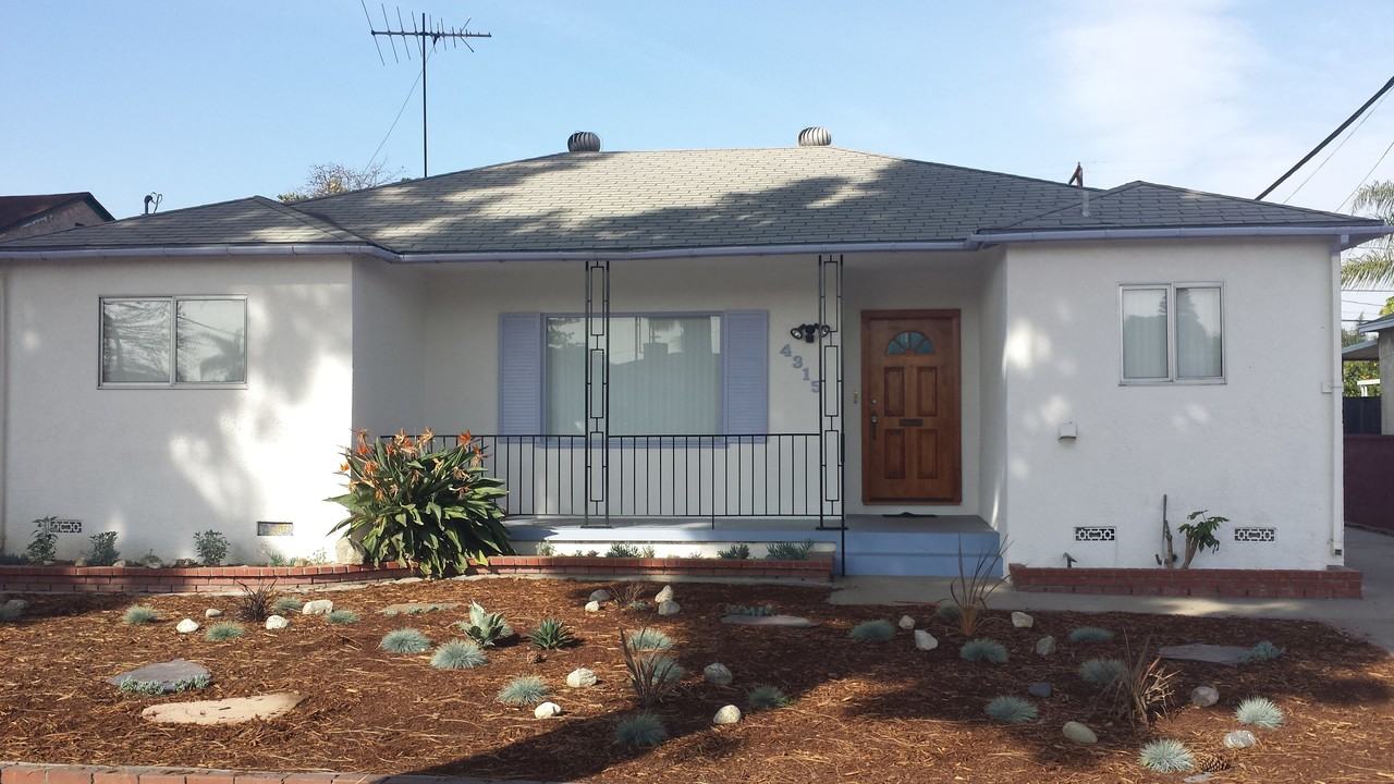 4315 Durfee Ave - Photo 2 of 37