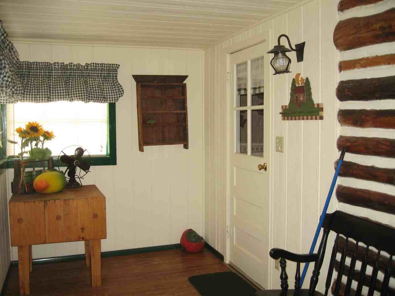 1571 Spruce Ln - Photo 3 of 11